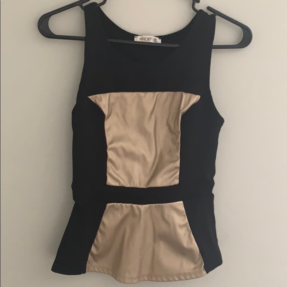 ARDEN B. Top